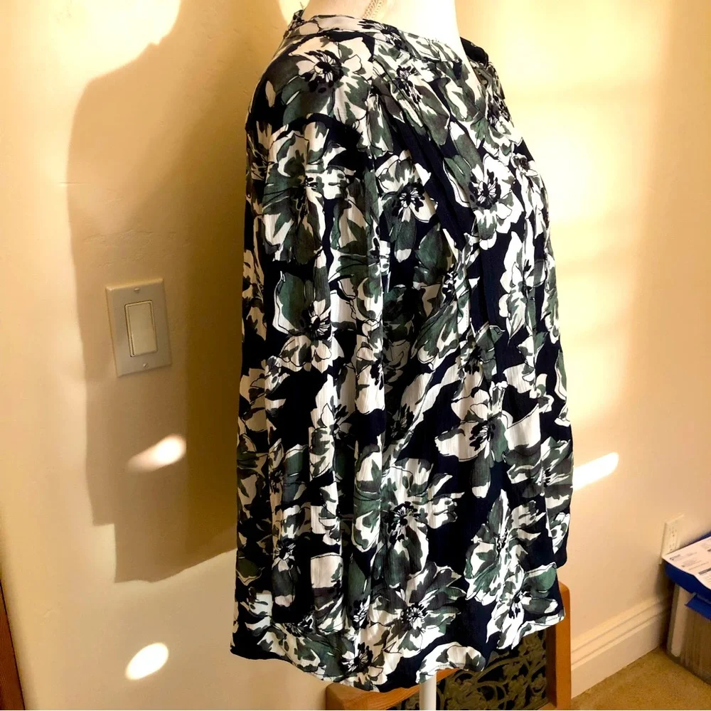 Beautiful Navy and Olive Plus Size Fun2Fun Business Blouse- NWT - Picture 2 of 6